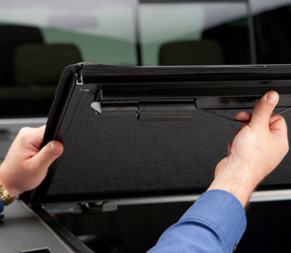 UnderCover Flex Hard Folding Tonneau Cover ( Standard Bed ) - FORD F-150 ( 2015 - 2020 ) 