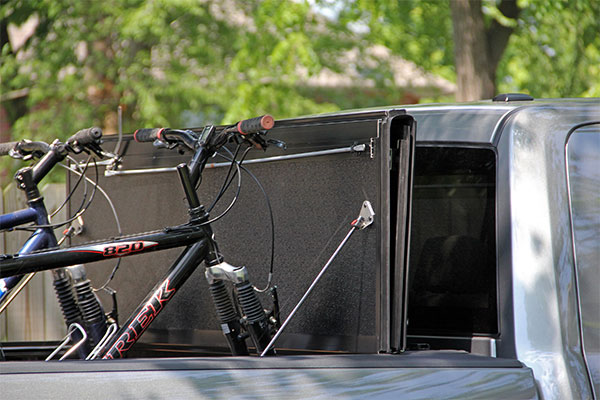 UnderCover Flex Hard Folding Tonneau Cover ( Standard Bed ) - FORD F-150 ( 2015 - 2020 ) 