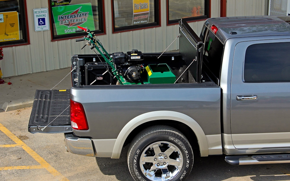 UnderCover Flex Hard Folding Tonneau Cover ( Standard Bed ) - FORD F-150 ( 2015 - 2020 ) 